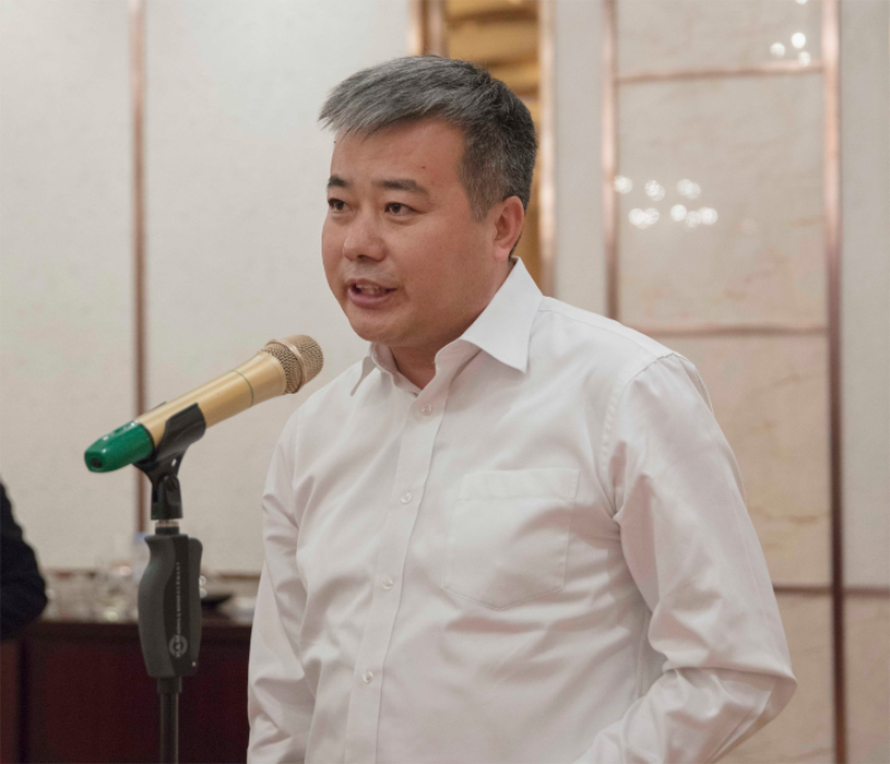 博源集團副董事長宋為兔代表博源集團的新一代創業者致敬伊盟天然堿產業的開拓者
