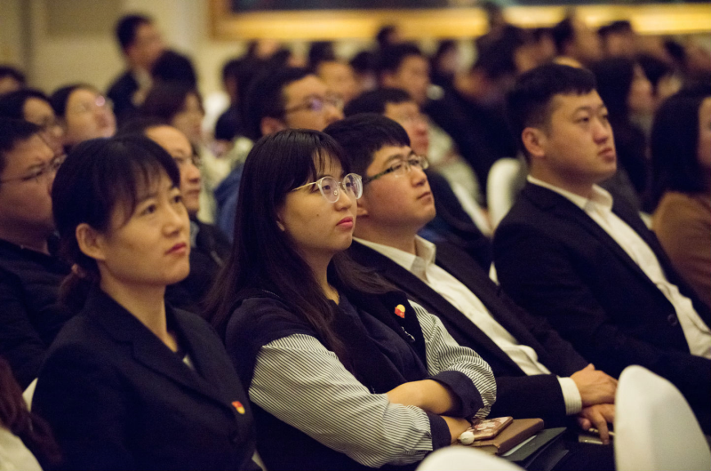 報告過程中，全場一次次響起熱烈的掌聲。博源集團下屬企業(yè)也分別組織員工觀看了中國共產(chǎn)黨第十九次全國代表大會開幕會現(xiàn)場直播。