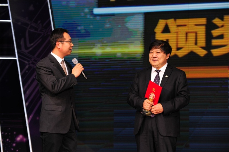 現場主持人提問