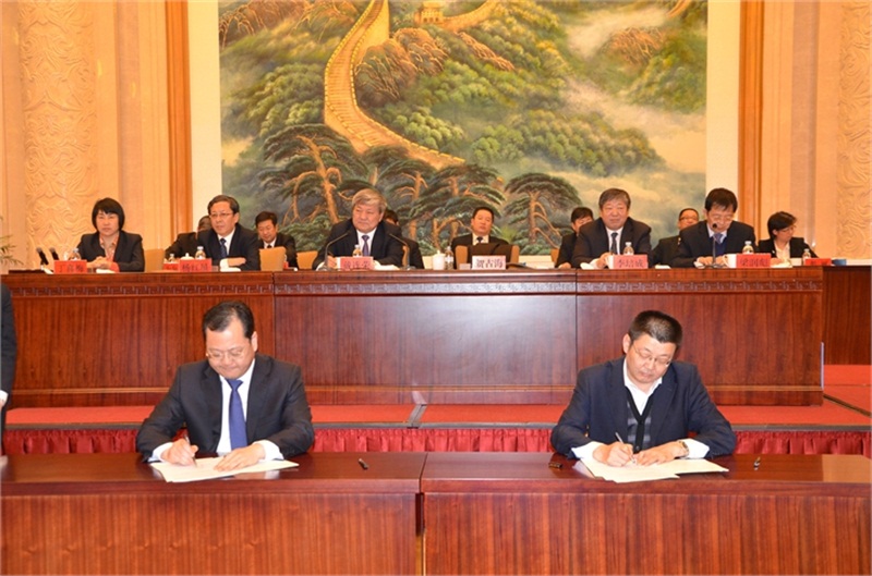 賀占海總裁與遠興能源公司總經理賈栓簽訂2013年責任制