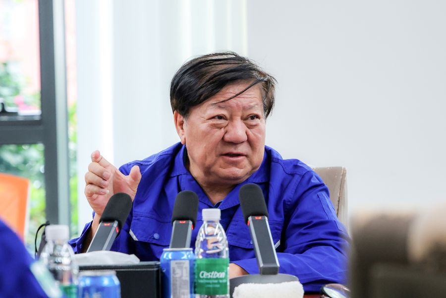 博源集團董事局主席戴連榮到博源銀根礦業(yè)公司調研